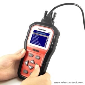 Konnwei KW860 obd2 scanner in hand